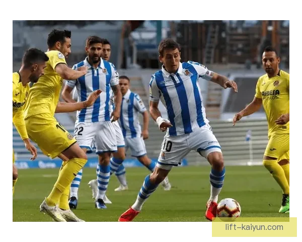 足球最新比分信息分析：近期赛事表现稳健，球队状态逐渐回暖。