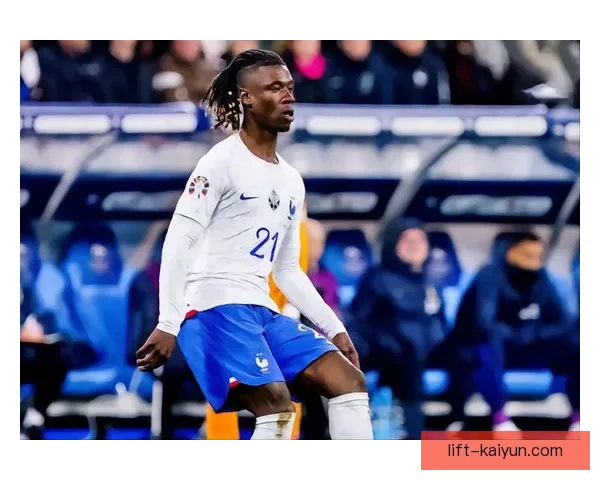 卡马文加在新赛季战术适应中表现稳健，逐渐找到最佳状态