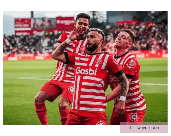 赫塔菲防守体系表现稳健，球队在新赛季中竞争力增强。