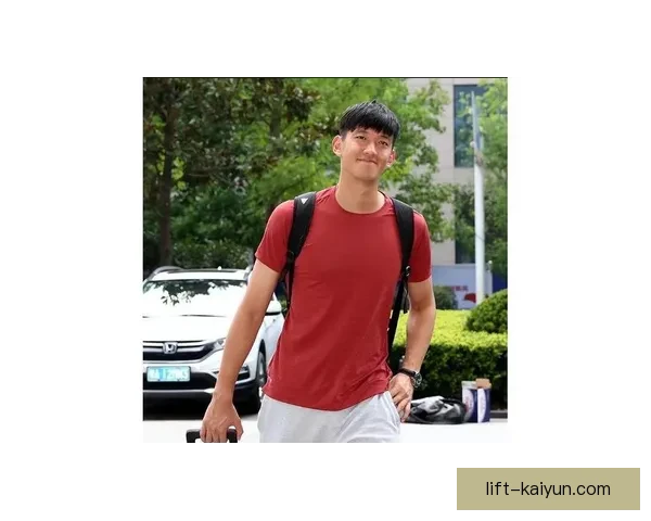 门迪防守一对一能力持续提升，展现出色竞争力